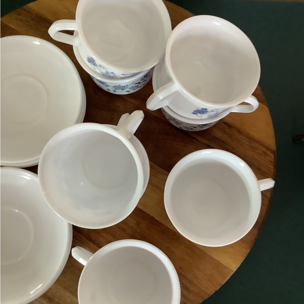Lot of Vintage 70s Arcopal France "ASTER" Blue Floral Tea Cups & Saucers Set - Picture 11 of 16